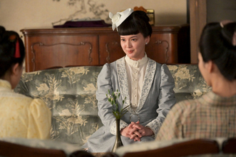 『風、薫る』捨松、ある提案をするため自宅に呼び寄せる　第16回場面カット