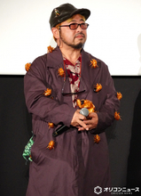 清水崇監督、全身セミだらけ衣装で登壇「呪いの木をたった今演じさせていただいております」