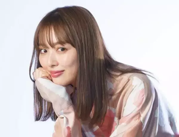 内田理央、胸元のぞくショット公開　「上品でヘルシーで」