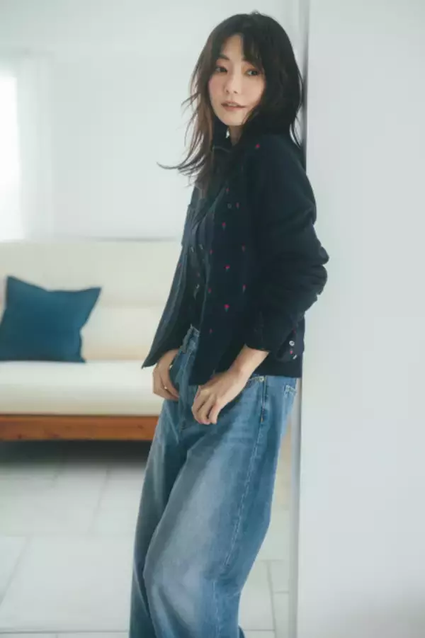 倉科カナ、自然体で魅力的な“着こなし”　テーマは「私らしく着る」
