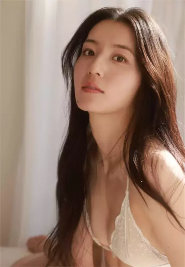 “3刀流”宮原華音、身長170センチの美ボディで魅せる　厳選カット収録のデジタル限定写真集『K.O Best Selection』