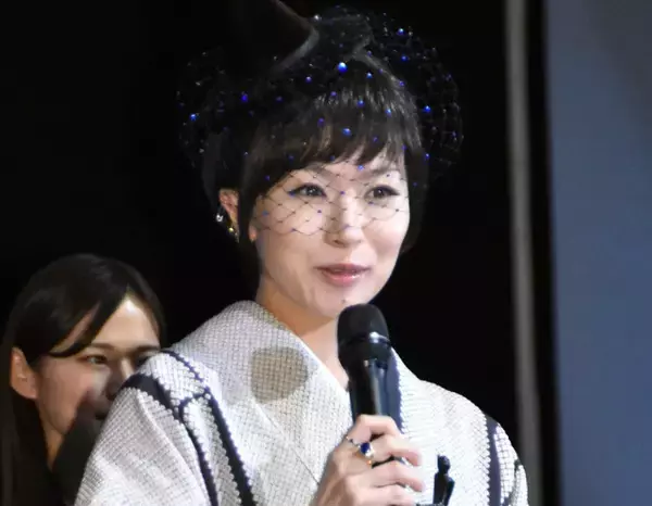 椎名林檎、圧巻のボディラインあらわな“透け感ドレス”に反響「美の暴力」「sexy beauty」