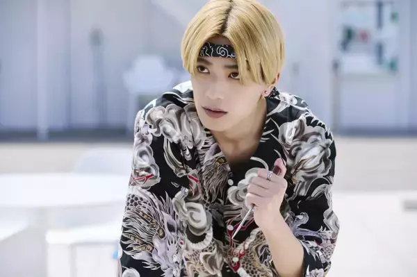 なにわ男子・高橋恭平、コワモテ“華麗なたこ焼き”シーンが公開　『山口くんはワルくない』でギャップ全開