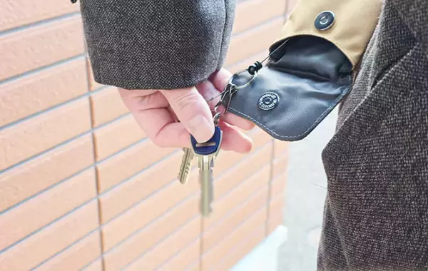 「リュック派、歓喜」「あのイライラが嘘みたい！」　チャムスのキーケースがあれば「もう玄関前でモタモタしない！」