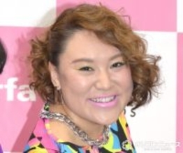 バービー「年始ということで新調したパンツを履いたら…」　“衝撃”姿公開に「元気もらいました」「大好きです」　夫＆長女＆愛犬との家族ショットも披露