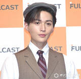 「八木勇征、金髪ロングの“衝撃”ビジュアル公開に反響　顎には傷…「美しい」「似合ってる」「めちゃくちゃカッコいい」」の画像1