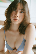 木崎ゆりあ、大胆すぎる未収録カット公開　ブラマヨ小杉は興奮「あの頃よりドキドキさせられてるやん！」