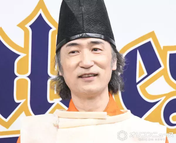 雅楽師・東儀秀樹、“広々とした”自宅に反響「めっちゃオシャレ」「お家がスタジオ、天才親子」　楽器を手に父子で“即興演奏”を披露
