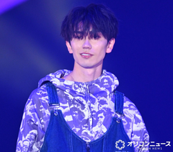 樋口幸平、個性派スタイルを着こなす　長身活かした存在感放つ