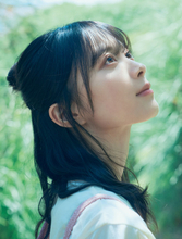 森田ひかる、櫻坂46のエースが『マガジン』表紙　自然の中で魅せる透きとおる美しさ