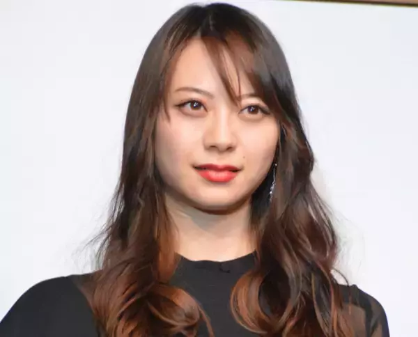 山下リオ、中古店巡り入手したカメラ→購入額から“高騰”に驚き「高級コンパクトフィルムカメラの名機」