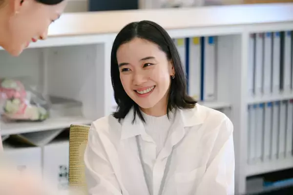 『Tシャツが乾くまで』“美人”同僚にネット怒り「不謹慎すぎる」「なんて非常識な」