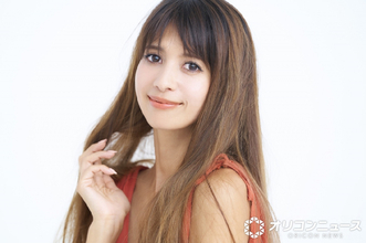 3児の母・吉川ひなの、13歳長女が書いた詩を公開「じーんどころではなくこれは号泣」　ロングヘアが魅力的な近影ショットも