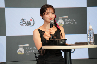 森香澄、「ラーメンマンを意識した」新ヘア披露　ラーメン食レポ対決で“独自”表現も