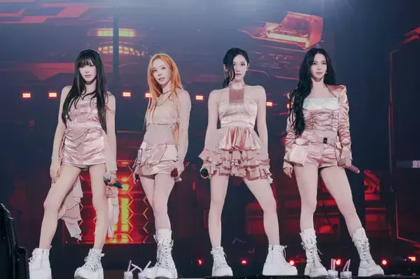 aespa、初のドームツアー開幕　大阪で一味違う新衣装、最新曲「ATTITUDE」初披露
