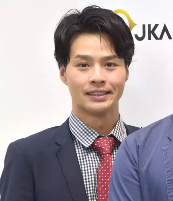 デニス松下宣夫、第2子誕生を報告　生まれたばかりのわが子を腕に覚悟「心霊スターJr.に育てたいと思います！」