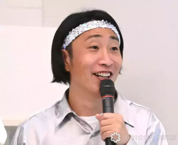 ゆってぃ、印象ガラリ　愛娘を抱く“父の姿”に反響「安定感のある抱っこ」「パパってぃカッコいい！」