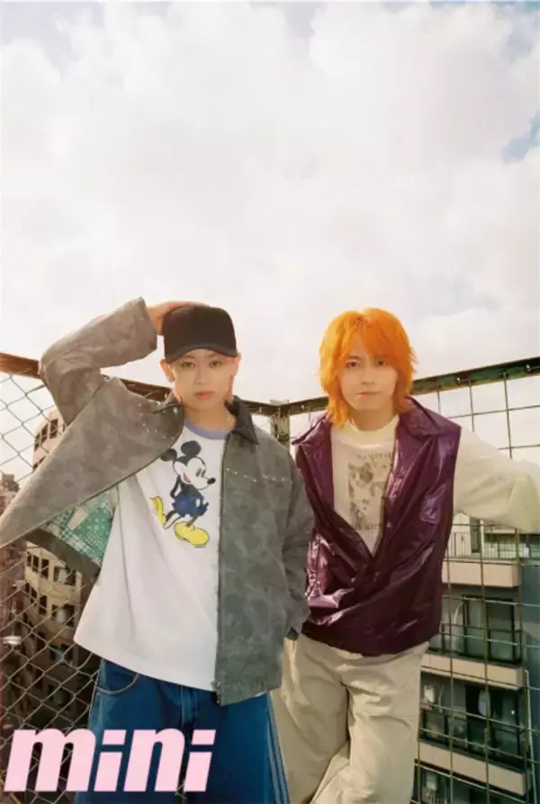 超特急・タカシ＆シューヤ、スニーカー特集登場　撮影時は“晴れ男”効果も