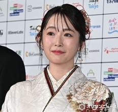 花守ゆみり、艶やかな着物姿でレッドカーペット登場　“能”を描くアニメに出演