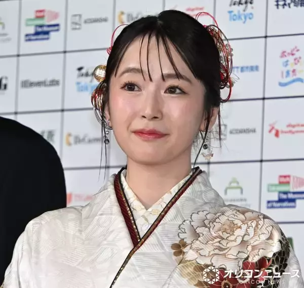 花守ゆみり、艶やかな着物姿でレッドカーペット登場　“能”を描くアニメに出演