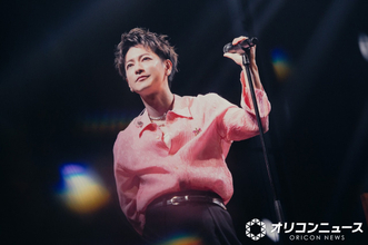 佐藤健、ファンミ開催「たける！」コールに感謝　20周年で「歴代キャラ演じ分け」など企画続々