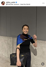 矢田亜希子、スカーフ巻いたブラックコーデを披露「スカーフをオシャレに使いこなせている」「かっこいいっす！」