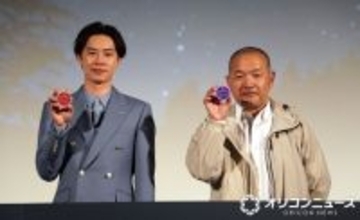 戸塚純貴、撮影合間に紙巻きたばこ　ステージ上でもたばこたしなむ　JT新商品を体験