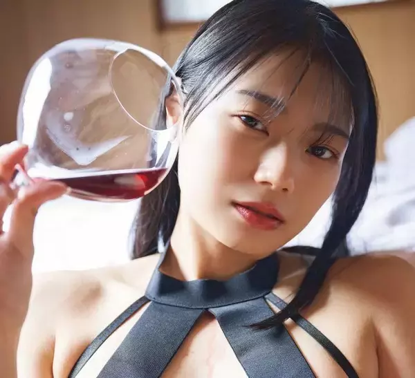 グラビアインフルエンサー・ときちゃん、旅館でほろ酔い美ボディ披露