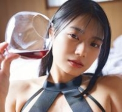 グラビアインフルエンサー・ときちゃん、旅館でほろ酔い美ボディ披露