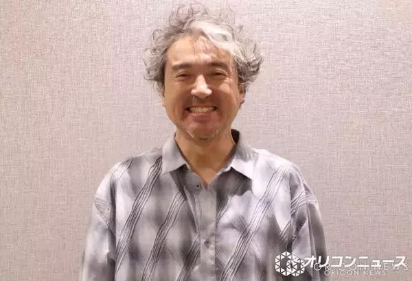 ムロツヨシ、髪の毛を“はげ散らかした”写真にファン驚き　「どした？」「これ本物」と騒然