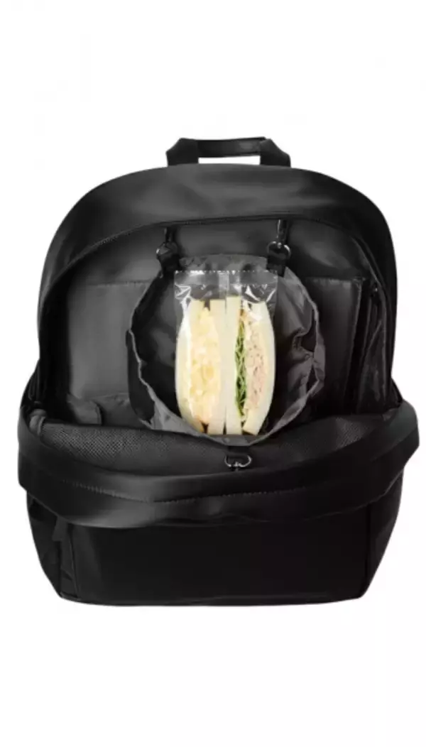 サンドイッチ、おにぎり、子どもから不意のプレゼント…”つぶしたくないもの”を守れるビジネスリュックが使いやすそう