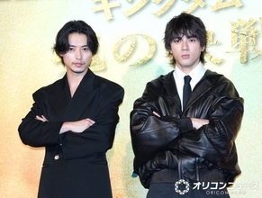 山﨑賢人＆山田裕貴、榎本司と3人でハグ　緊張を優しくフォロー