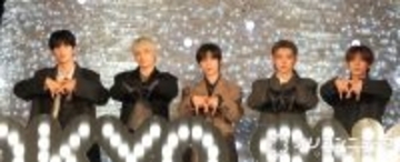 TOMORROW X TOGETHER、東京ドームでツリー点灯　シャボン玉を追いかけるBEOMGYUの姿も