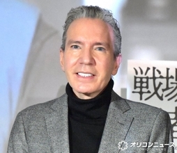 デーブ・スペクター、壁一面の大窓から都会を一望…妻が豪華な自宅内部をチラ見せ「なんて素敵なご自宅」