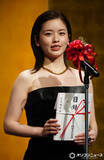 「【橋田賞】小芝風花『べらぼう』“花魁”に葛藤「感情移入しすぎて…」　黒の肩出しドレスで艶やかに」の画像1