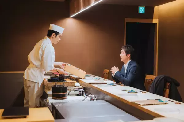 『時すでにおスシ!?』丸山隆平、マグロ好き素顔ものぞく撮影秘話　松山ケンイチと笑顔絶えず