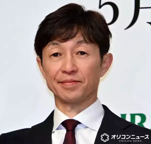 武豊、メリーゴーランドの“騎乗姿勢”が話題「職業病出てますよw」「途端にG1馬に見えてきた!!!!!」　ディズニーランドを楽しむ様子を公開