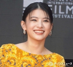 出口夏希、25歳の誕生日ショットにファンから祝福の声「でぐたん誕生日おめでとう!!」「全部かわいすぎる」「ケーキは手作りかな？」