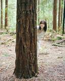 「櫻坂46“キャプテン”松田里奈、まるで妖精のようなひょっこりカット　1st写真集より新規カット公開」の画像1