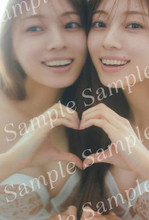 乃木坂46梅澤美波、ほぼノーメイク“ラブリー双子ショット”公開　2nd写真集封入特典