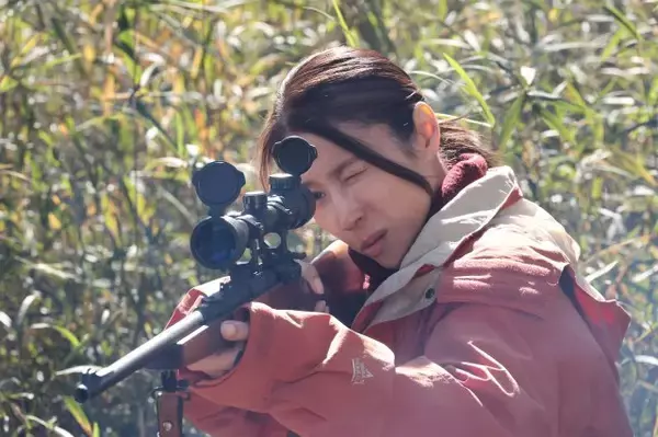 水野美紀、猟銃を構える“異色のシーン”も　『ラムネモンキー』事件の核心に迫る役を熱演「発言も行動も規格外です」【コメントあり】