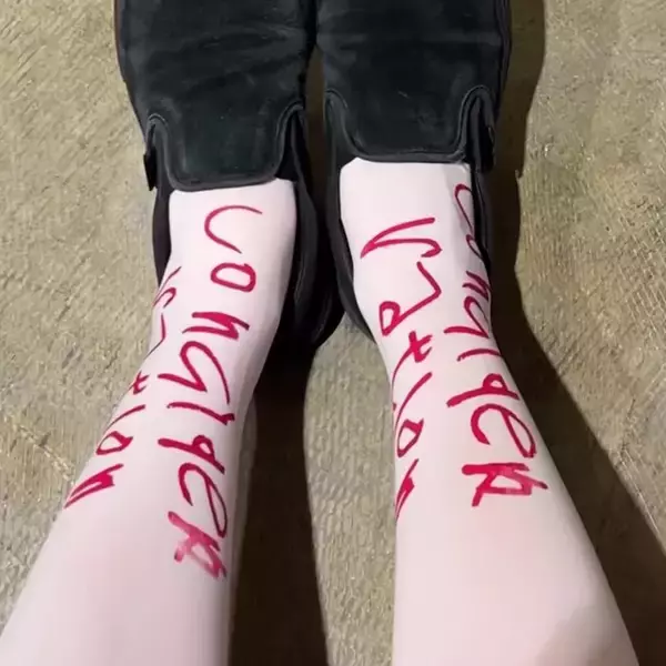 知的障害の弟の“文字”を洋服に、パリコレ参加する姉の想い「“障害”という言葉の距離感を変えたい」