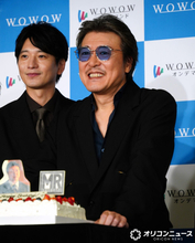 61歳・豊原功補、誕生日サプライズに照れ笑い「生きててよかった」　健康法は1000メートル泳ぐ