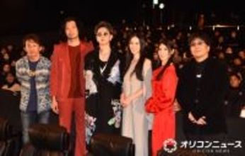 佐藤健＆武井咲ら、サプライズ登場にファン絶叫　『るろ剣』キャストが再集結