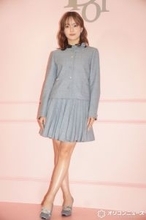 XG・ジュリア、ミニスカートから美脚スラリ　お気に入りブランドのイベントに笑顔