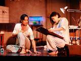 「岡本圭人主演『月を抱く人魚』開幕　舞台写真＆コメントが到着【全文掲載】」の画像1