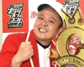 サルゴリラ・赤羽“46歳で初めて買った愛車”公開　日産“名車”で劇場へ「自分の名前の横に『自走』って書き込める。憧れだったのでうれしい」