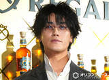 「赤西仁「2週間ぶりの彼女」　仲良しの友人・山田孝之とのオフ2ショットにファン歓喜「デート楽しそう」「相変わらずラブラブ！」」の画像1
