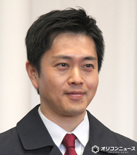 吉村洋文知事、小泉進次郎防衛相との2ショット公開にファン悶絶「男前過ぎる」「ぬい活してて可愛い」「なんか顔似てる！」