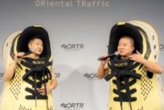 チョコプラ、巨大スニーカー姿で登場　挑戦したいこと明かす「ベンチプレス100キロを目標に」